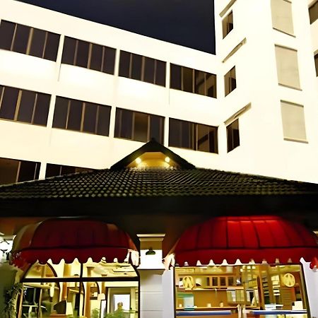 Super Oyo 1096 Winner Inn Hotel Chiang Mai Exterior photo