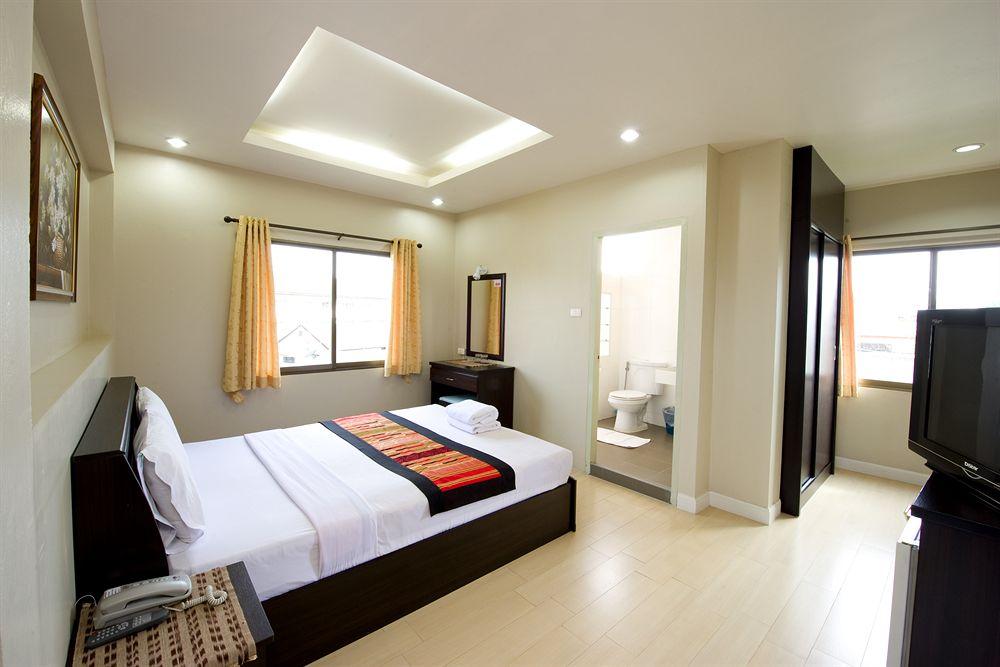 Super Oyo 1096 Winner Inn Hotel Chiang Mai Exterior photo