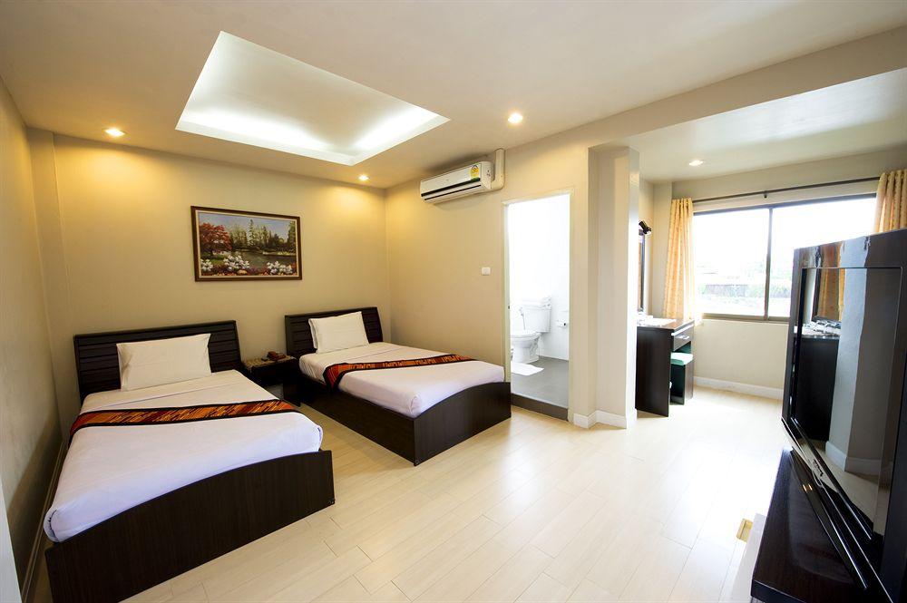 Super Oyo 1096 Winner Inn Hotel Chiang Mai Exterior photo