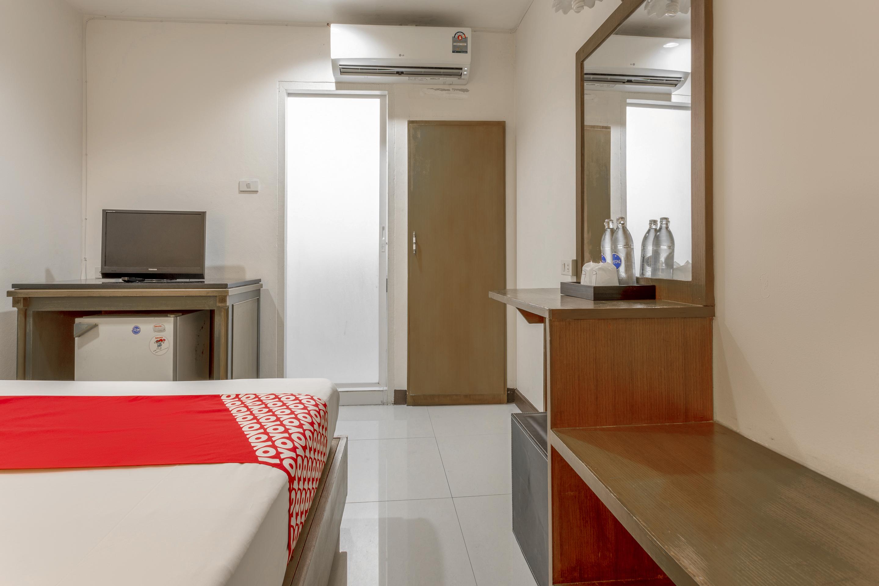 Super Oyo 1096 Winner Inn Hotel Chiang Mai Exterior photo