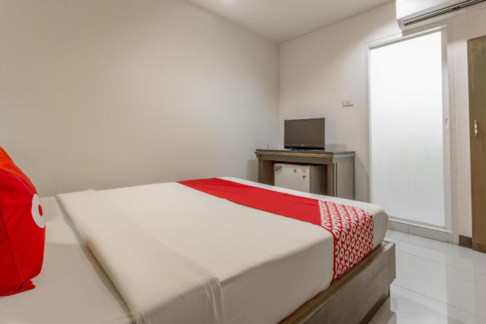 Super Oyo 1096 Winner Inn Hotel Chiang Mai Exterior photo