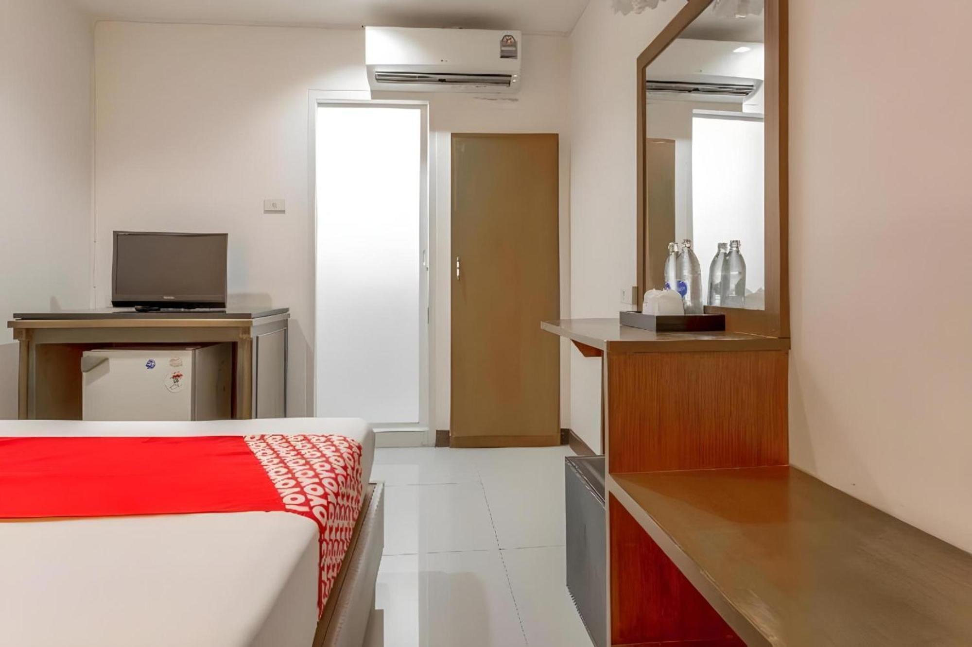 Super Oyo 1096 Winner Inn Hotel Chiang Mai Exterior photo