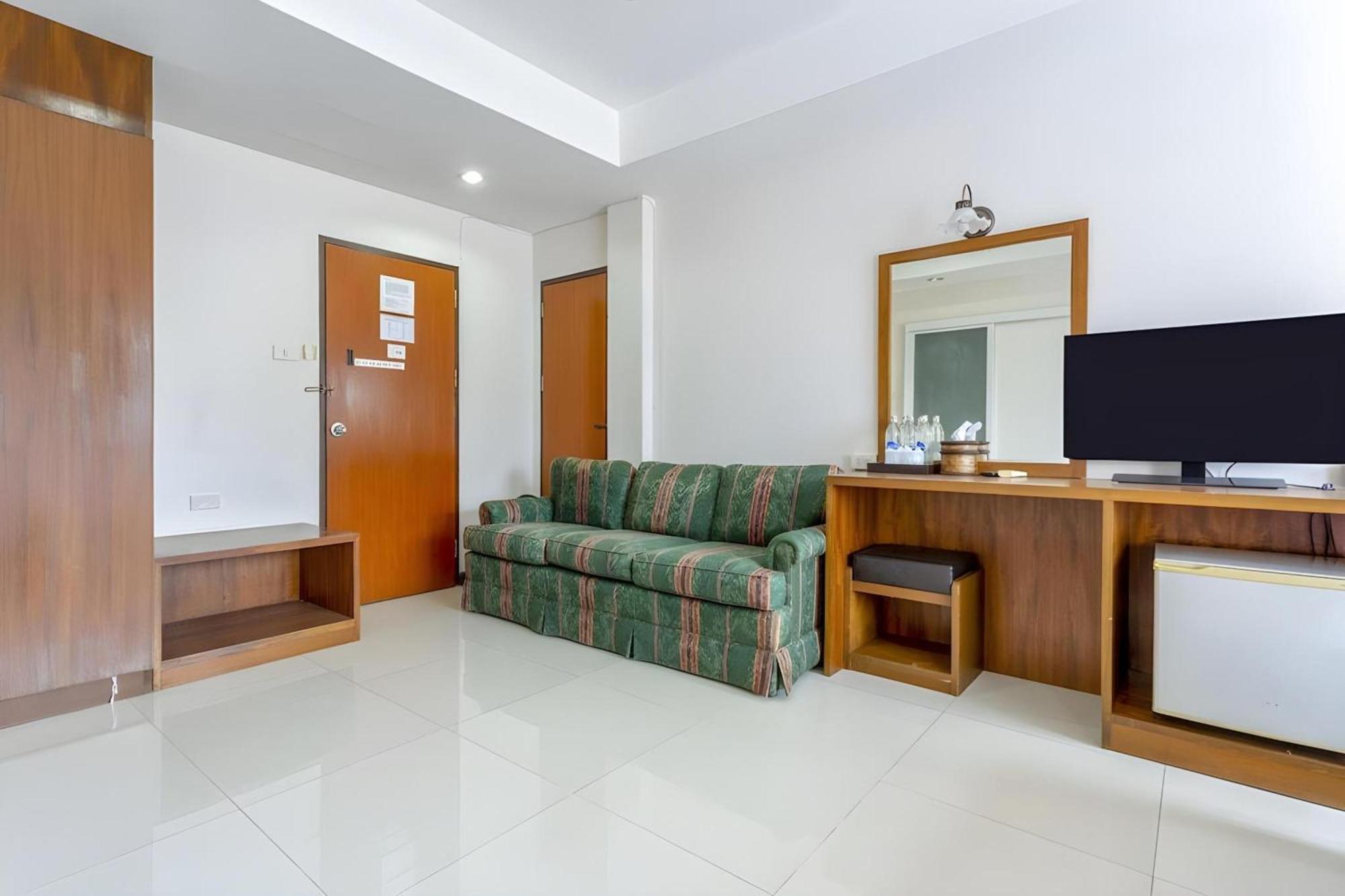 Super Oyo 1096 Winner Inn Hotel Chiang Mai Exterior photo
