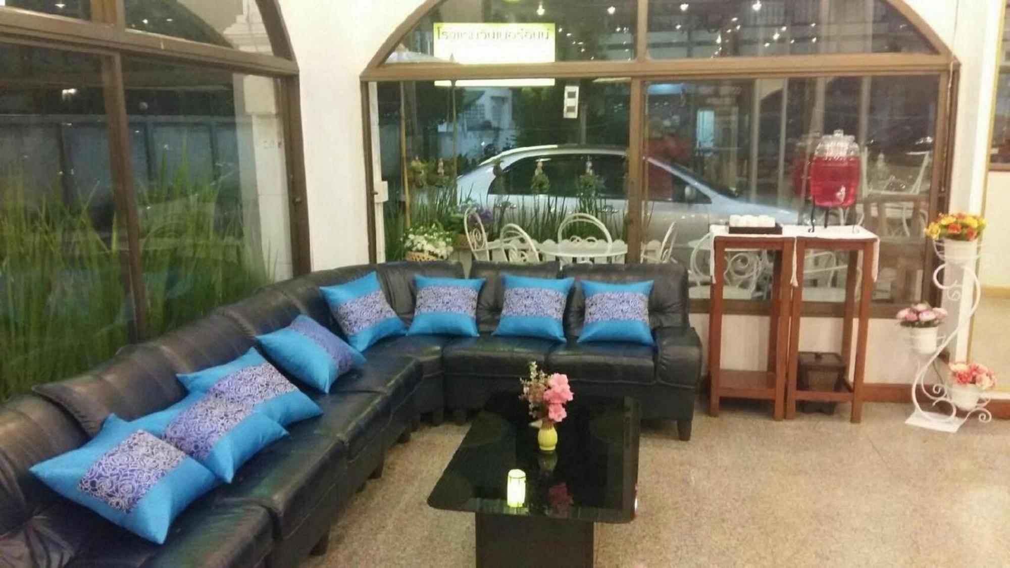 Super Oyo 1096 Winner Inn Hotel Chiang Mai Exterior photo