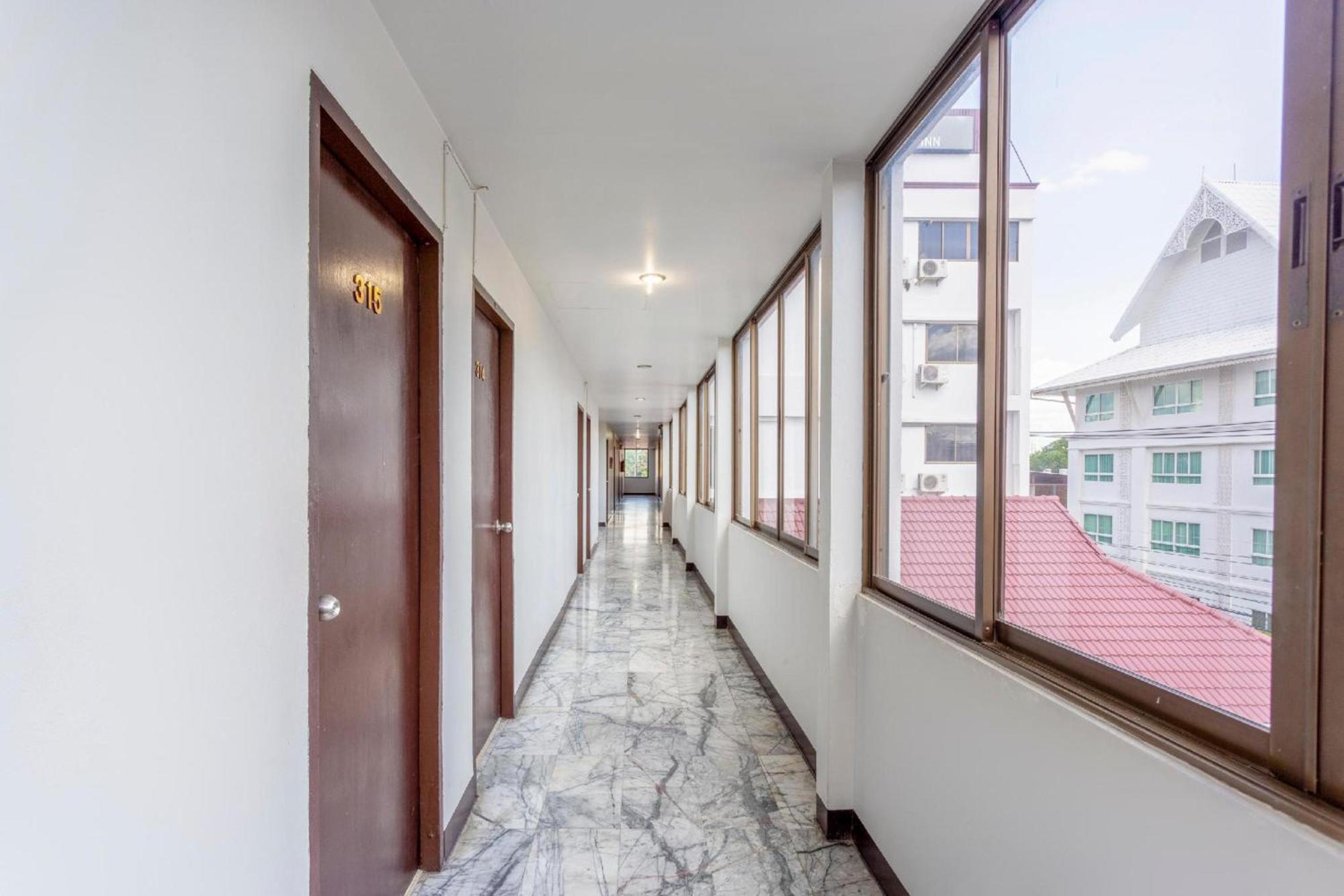 Super Oyo 1096 Winner Inn Hotel Chiang Mai Exterior photo