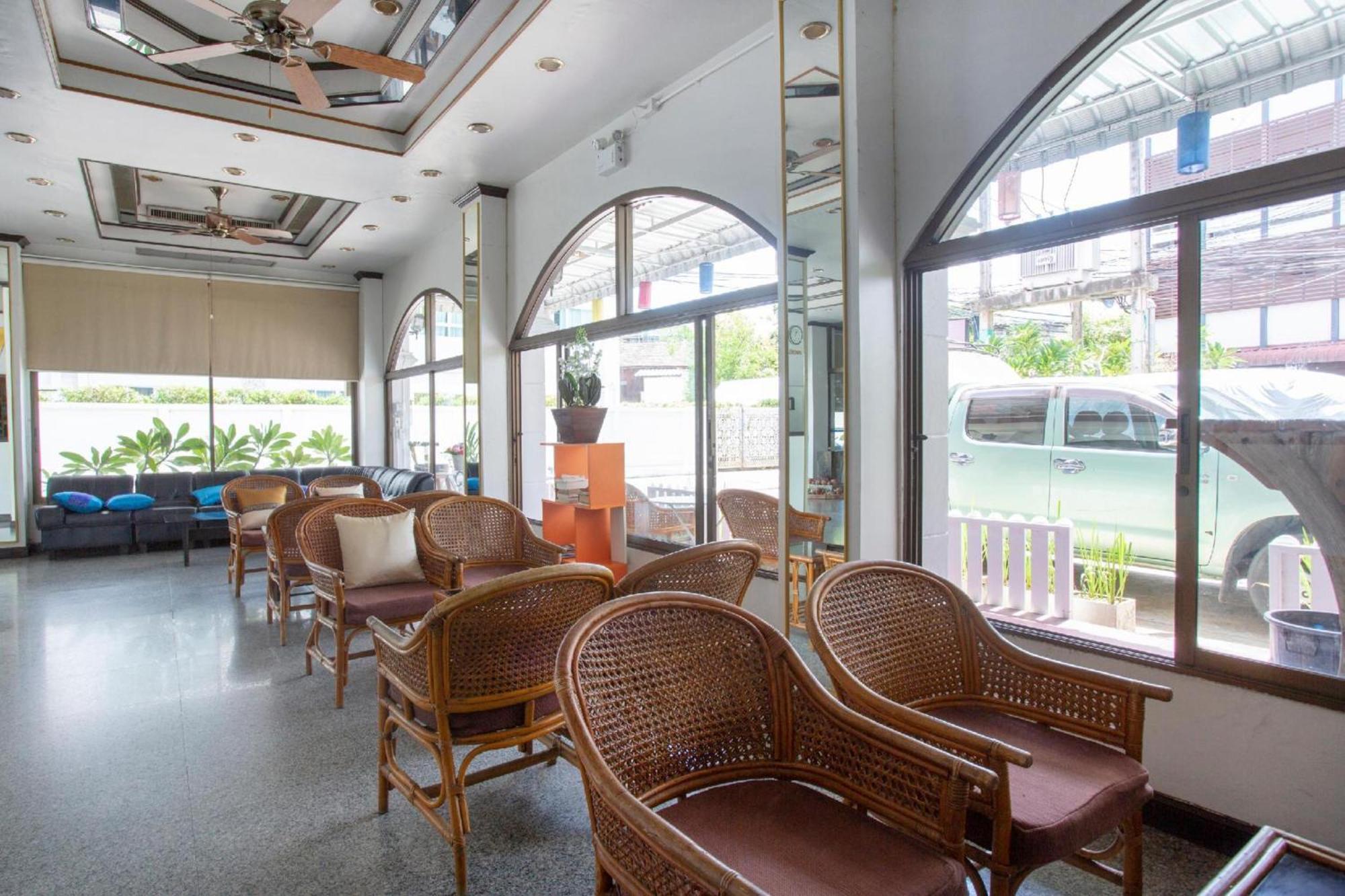 Super Oyo 1096 Winner Inn Hotel Chiang Mai Exterior photo