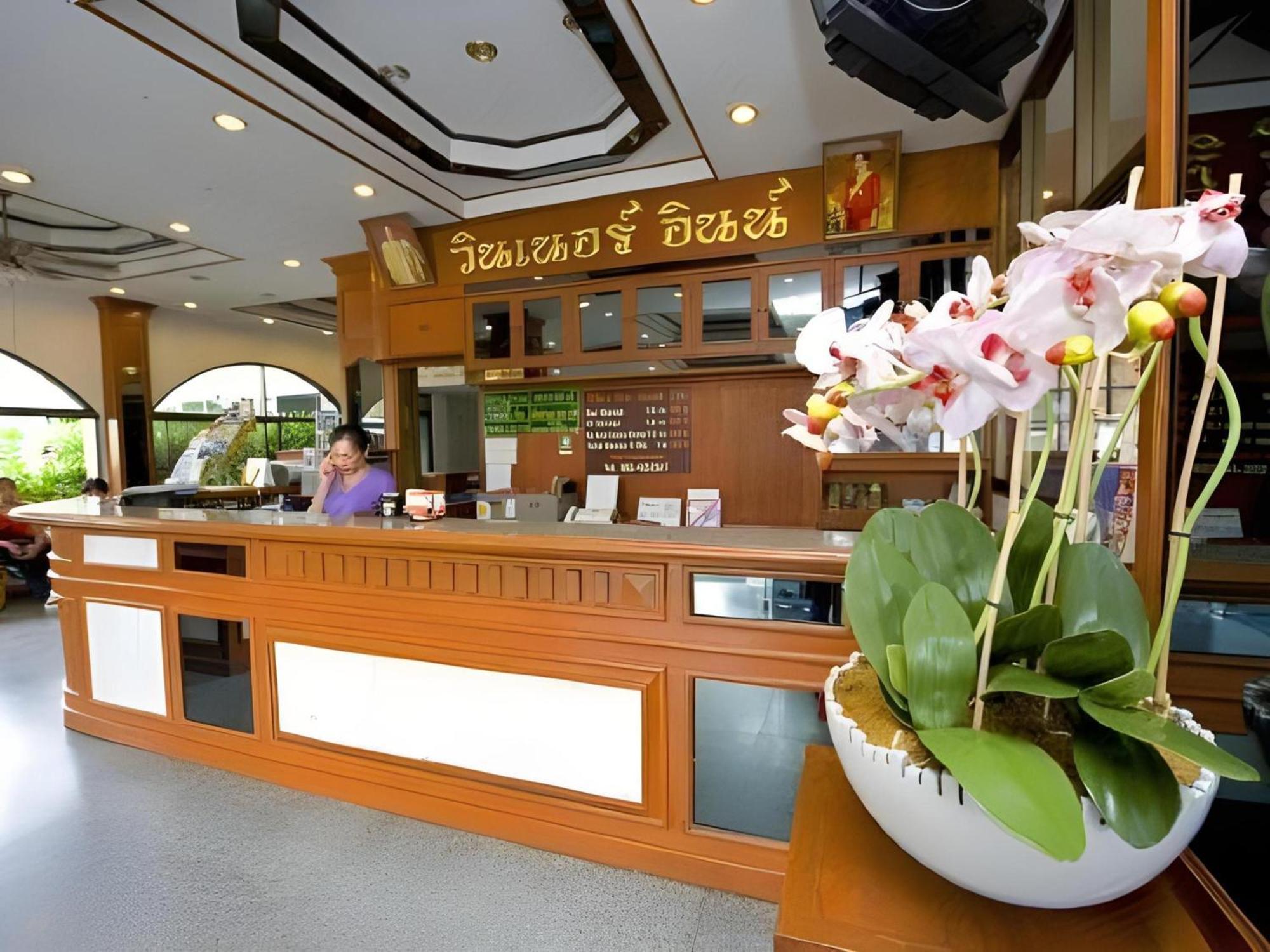 Super Oyo 1096 Winner Inn Hotel Chiang Mai Exterior photo