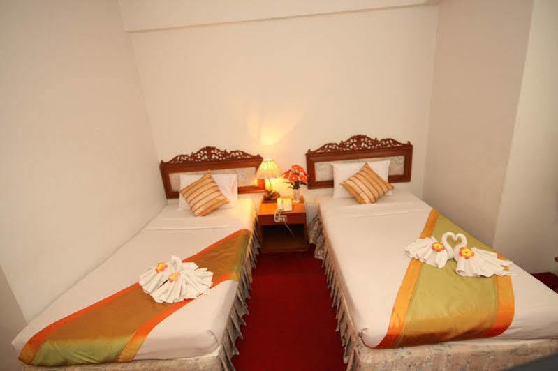 Super Oyo 1096 Winner Inn Hotel Chiang Mai Exterior photo