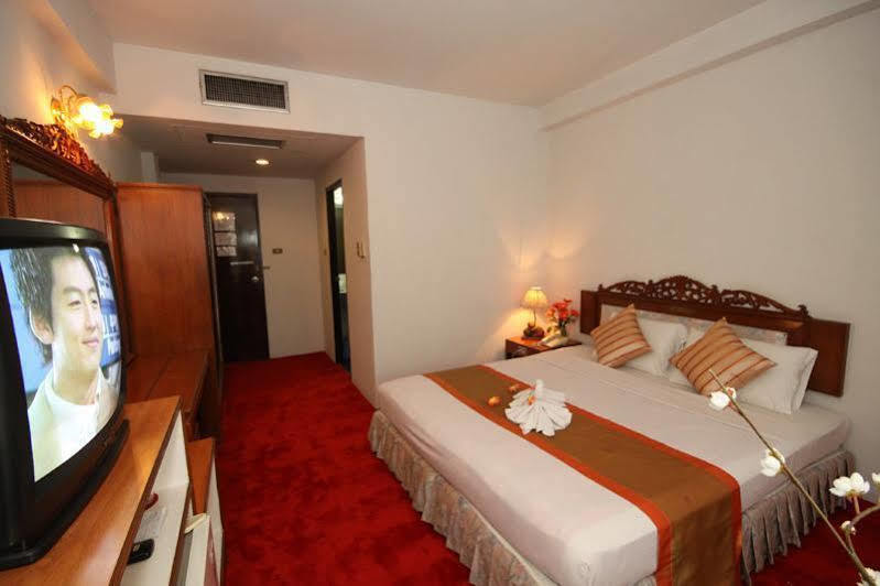 Super Oyo 1096 Winner Inn Hotel Chiang Mai Exterior photo